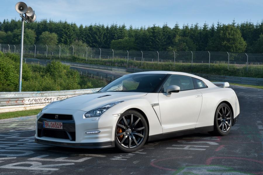  Nissan GT-R 2011 года  (фото 58 из 87)